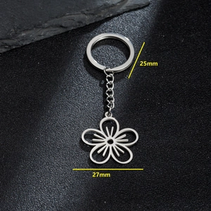 Porte-clés minimaliste en acier inoxydable argenté avec pendentif fleur évidé et anneau