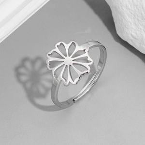 Macro shot of silver daisy flower ring showing detailed hollow petals and adjustable band