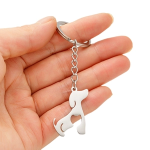 Porte-clés minimaliste en acier inoxydable argenté avec pendentif évidé en forme de chien