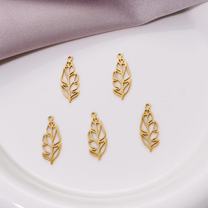 Detail of 5pcs 18K gold stainless steel flower charms for DIY jewelry making