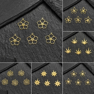 Pendentifs en Acier Inoxydable Fleur Ajourée Feuille d'Érable pour Fabrication de Bijoux DIY Colliers Bracelets Charmes