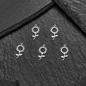 5pcs stainless steel sunflower pendants with silver finish and leaf detail for DIY jewelry