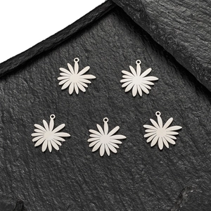 Lot de 5 pendentifs marguerite en acier inoxydable pour colliers DIY sur fond pierre