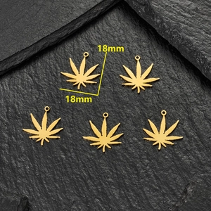 Set of five 18mm golden stainless steel maple leaf charms on a dark stone background