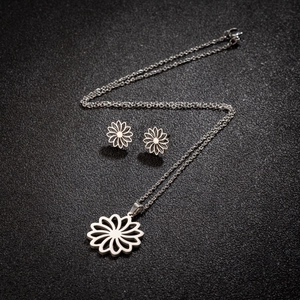 Silver stainless steel sunflower jewelry set with pendant necklace and matching stud earrings