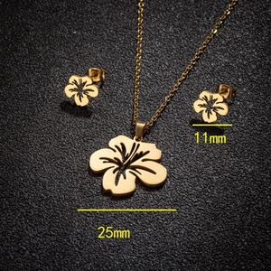 Parure florale en acier doré avec collier de 25mm et boucles d'oreilles de 11mm