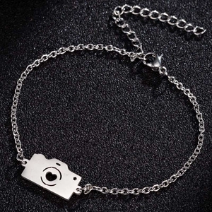 Bracelet ajustable en acier inoxydable avec pendentif appareil photo et cœur ajouré