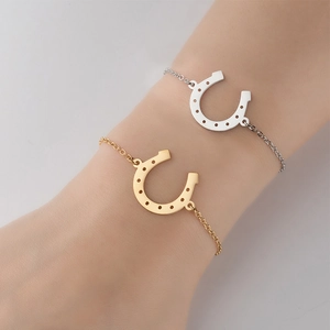 Fashion Stainless Steel Horseshoe Pendant Bracelet For Women Cutout Lucky Charm Jewelry Minimalist Elegant Style