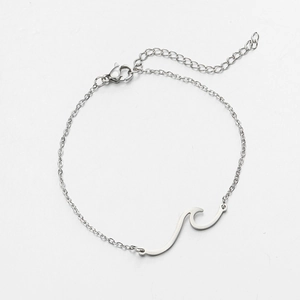Minimalistisches Edelstahl-Wellenarmband mit verstellbarem Karabinerverschluss in Silber