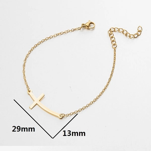 Bracciale minimalista in acciaio inossidabile dorato con ciondolo a croce curva e chiusura a moschettone