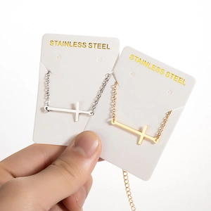 Bracelet minimaliste en acier inoxydable avec croix latérale en or et argent