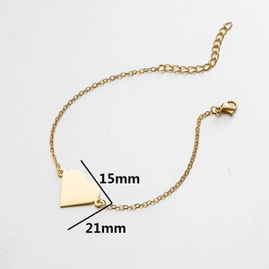 Minimalist 18K gold plated heart pendant bracelet with dimensions 15mm and 21mm