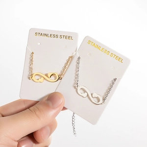 Bracelet élégant en acier inoxydable avec cœur et infini en finitions or et argent