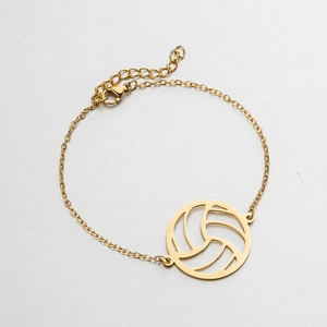 Détail du bracelet volley-ball doré en acier inoxydable avec son fermoir mousqueton