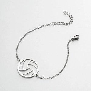Vue détaillée du bracelet pendentif volleyball argenté avec chaîne réglable et fermoir