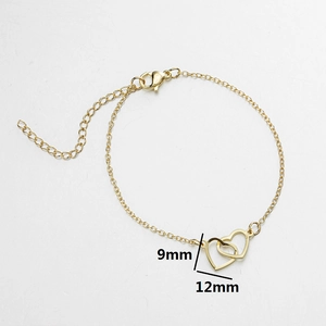 Bracciale minimalista con doppio ciondolo a cuore dorato con catena a O e segni di misura