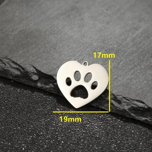 Pendentif cœur en acier inoxydable avec patte d'animal évidée, taille 19mm
