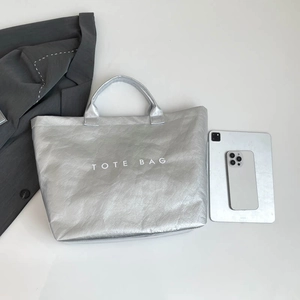 Sac fourre-tout en papier DuPont argent métallisé avec impression TOTE BAG chic