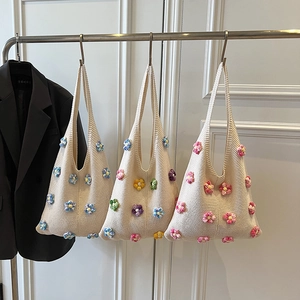 Sacs portés épaule en maille avec motifs floraux suspendus en plusieurs couleurs