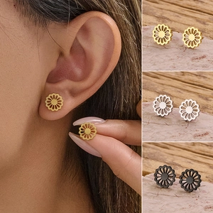 Boucles D Oreilles Puces Fleur Marguerite Pour Femmes Acier Inoxydable Plaqué Or 18K Bijoux Minimalistes