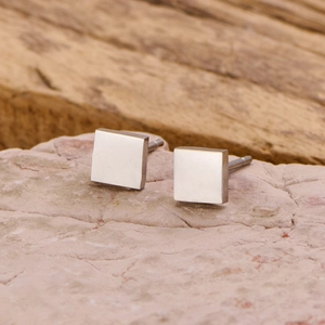 Boucles d'oreilles carrées de 5 mm en acier inoxydable avec fini argenté géométrique