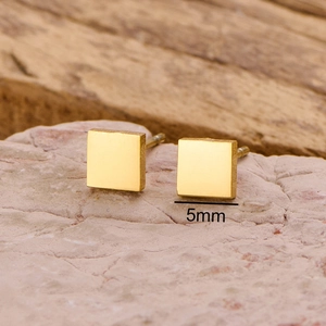 Boucles d'oreilles minimalistes carrées de 5 mm en acier inoxydable doré sur pierre