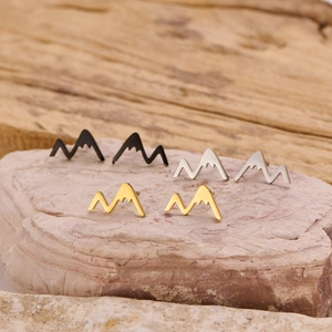 Boucles d'oreilles minimalistes sommet de montagne en noir, argent et or chic