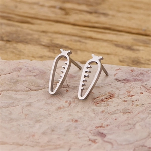 Boucles d'oreilles carottes minimalistes en acier inoxydable poli pour mode féminine