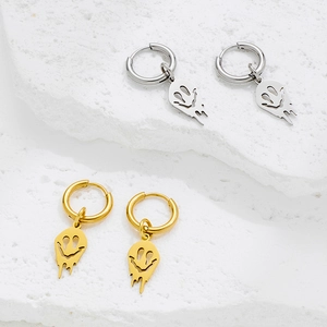 Boucles d'oreilles gothiques avec pendentif smiley fondant en acier doré et argenté