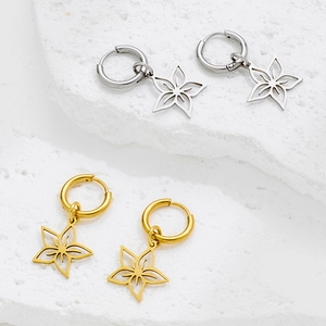 Boucles d'oreilles créoles bohèmes en acier avec pendentifs fleurs en or et argent