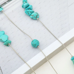Chaîne de lunettes bohème avec perles de turquoise naturelle et maillons argentés