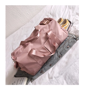 Pink sports gym bag with independent shoe compartment for dry and wet separation
