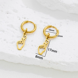 Boucles d'oreilles cœur dorées avec anneau interne de 10 mm et design minimaliste élégant