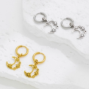 Boucles d'oreilles minimalistes en acier doré et argenté avec lune et fleur