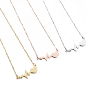 Collana minimalista con pendente a battito cardiaco in oro, oro rosa e argento lucido