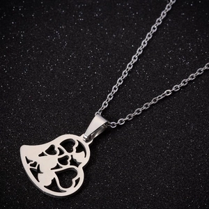 Elegante collana in acciaio inossidabile color argento con ciondolo a cuore traforato