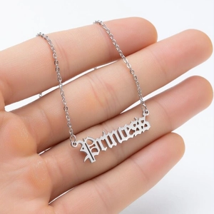 Silberne Princess Buchstaben-Halskette mit 18K Goldbeschichtung im Gothic-Stil Kette
