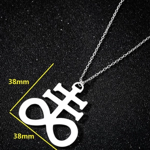 Pendentif croix de Léviathan gothique en acier argenté, taille 38mm sur 38mm