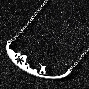 Collier en Acier Inoxydable Avec Pendentif Flocon De Neige Montagne Skieur Design Ajouré Bijoux De Sport D'Hiver Pour Femme Noël