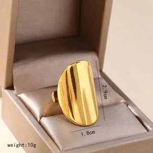 Polished gold stainless steel wide ring detail with dimensions 2.9cm and weight 10g