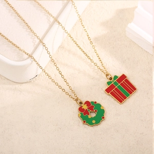 Christmas wreath and gift pendant necklaces in gold-plated steel for women festive jewelry