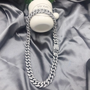 Collana Cuban link argento con strass e chiusura quadrata con diamanti incastonati