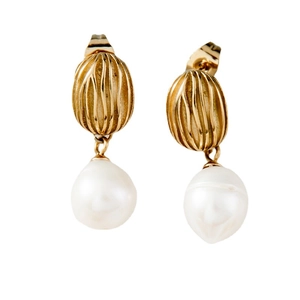 Elegant gold striped oval studs with natural baroque pearl drops for women's vintage style