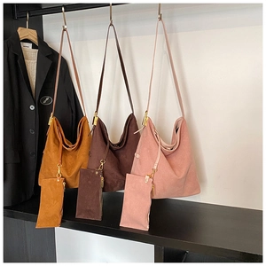 Ensemble de trois sacs hobo en daim grande capacité en caramel, chocolat et rose