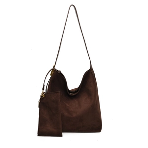 Sac cabas marron en daim avec pochette zippée assortie et détails en métal doré chic