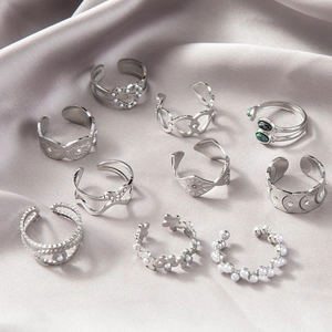 Set di 10 anelli aperti color argento con perle, fiori e zirconi per donna