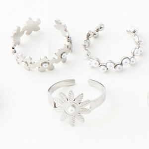 Set di anelli aperti in acciaio argento con fiori di perle e decorazioni in zirconi