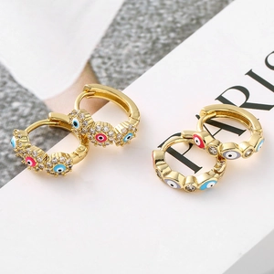 Parure de boucles d'oreilles œil porte-bonheur dorées avec cristaux et émail coloré