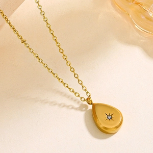 Vintage 316L Stainless Steel Necklace For Women Gold Plated Water Drop Square Natural Stone Emerald Green Zircon Pendant Jewelry