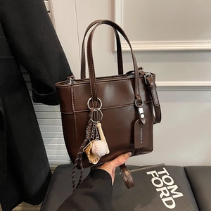 Borsa a Secchiello in Pelle PU Retro da Donna Borsa a Tracolla Minimalista Con Ciondolo da Baseball Borsetta Casual